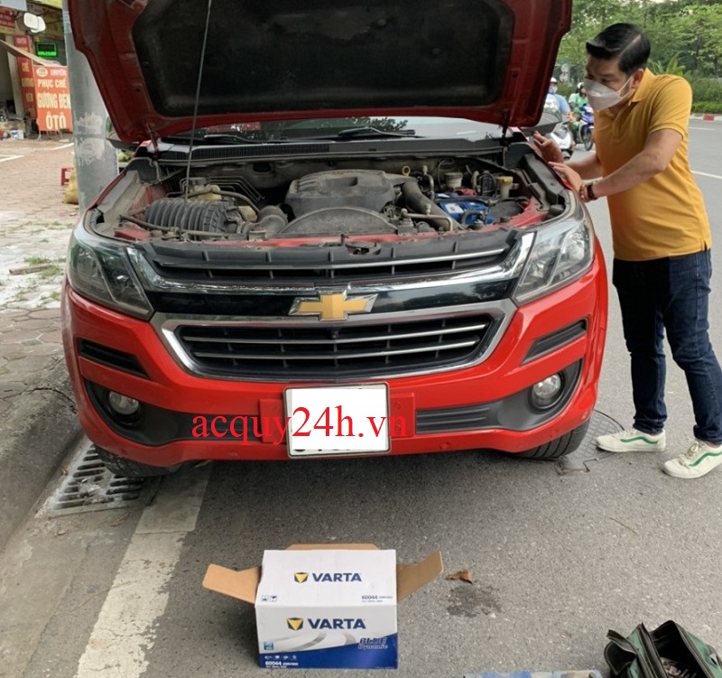 Thay bình ắc quy Varta DIN100 cho Chevrolet Colorado