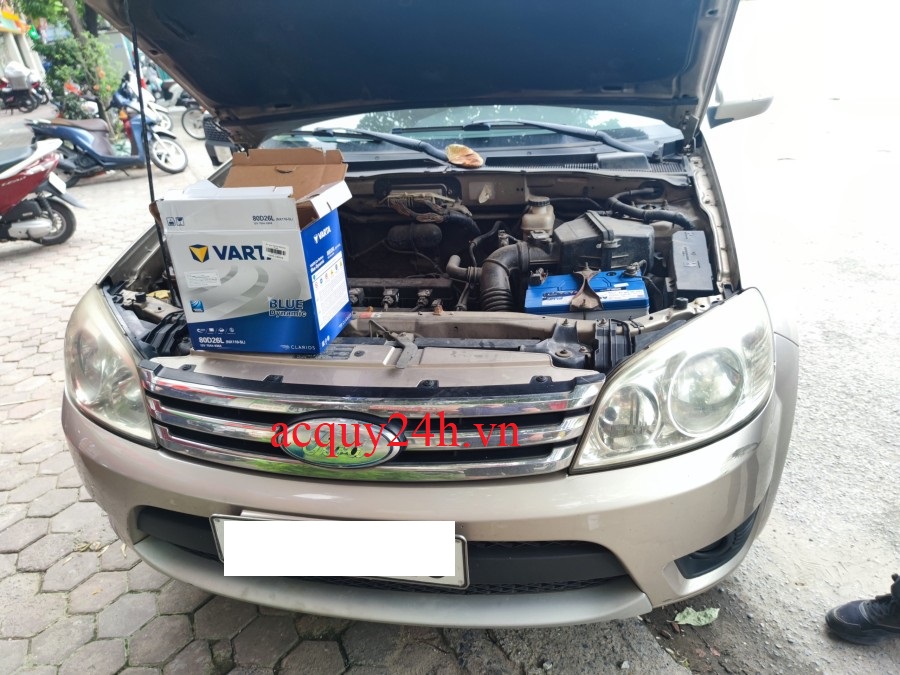 Thay ắc quy Varta cho xe Ford Escape