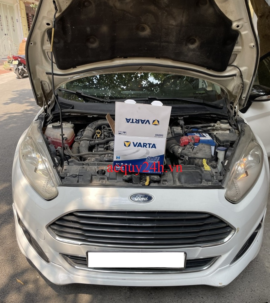 Bình ắc quy Varta thay cho xe Ford Fiesta