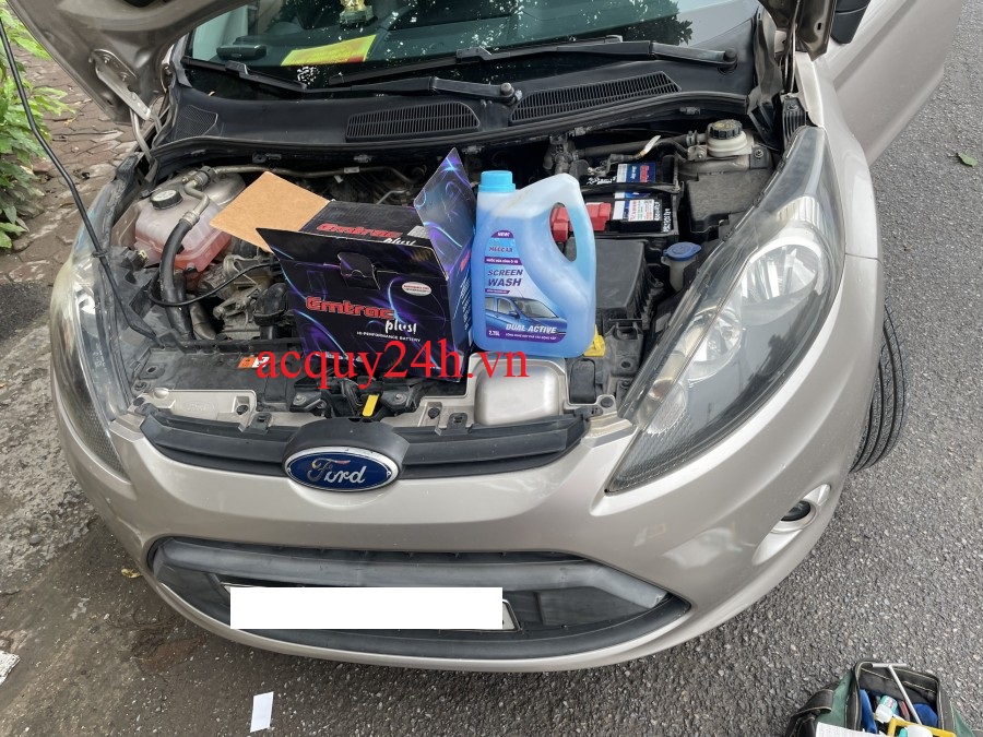 Bình ắc quy Emtrac DIn60 tốt nhất thay cho xe Ford Fiesta