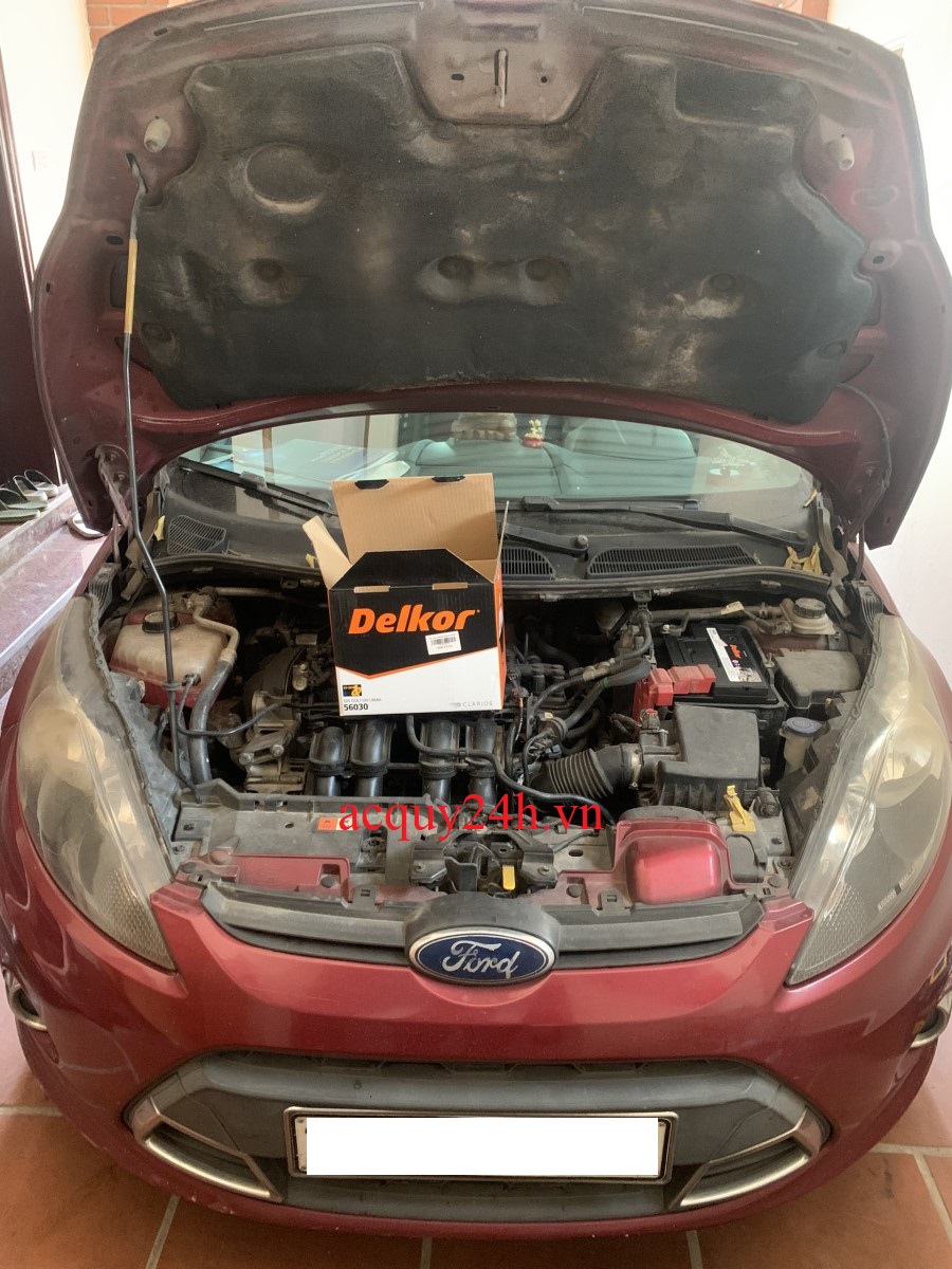 Thay bình ắc quy Delkor cho xe Ford Focus