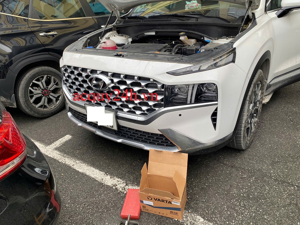 Thay ắc quy Varta cho xe hyundai santafe máy xăng