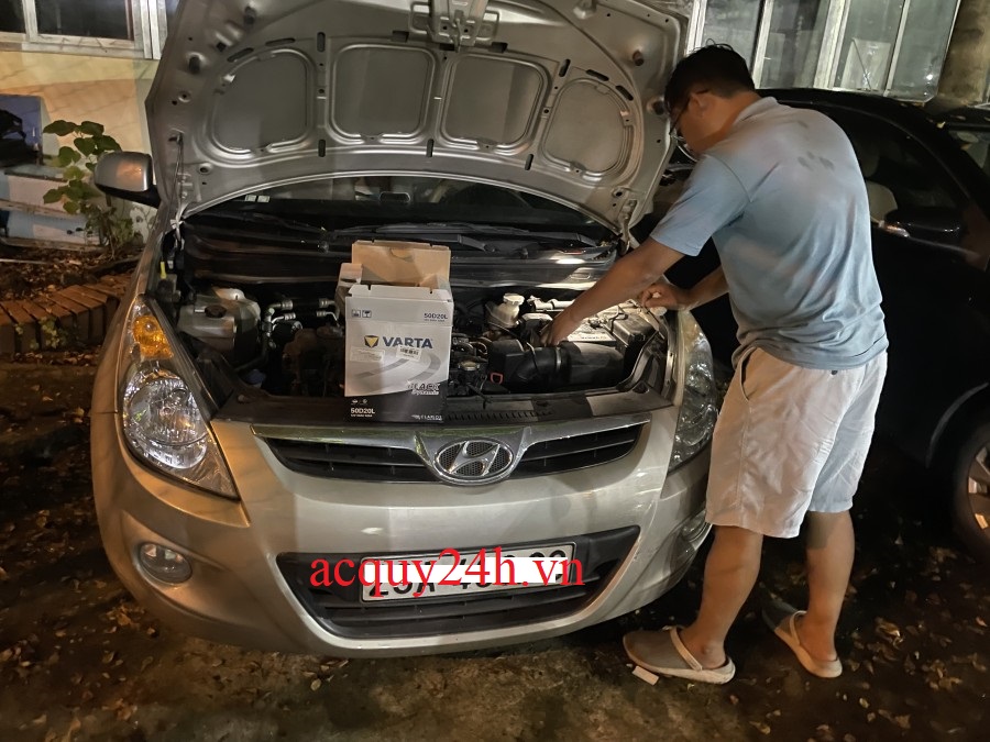 Thay bình ắc quy Varta bảo hành 12 tháng cho Hyundai I20