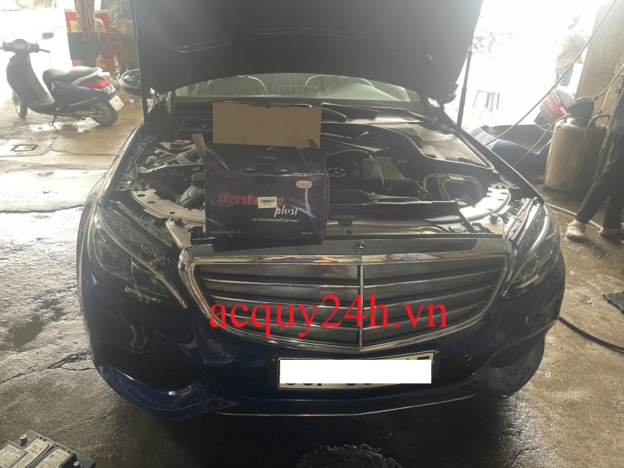 Thay ắc quy Emtrac DIN74 cho xe Mercedes C250
