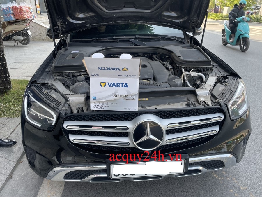 Thay ắc quy xe Mercedes GLC 200