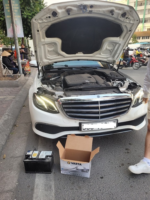 Thay ắc quy Varta AGM LN4 cho Mercedes Benz
