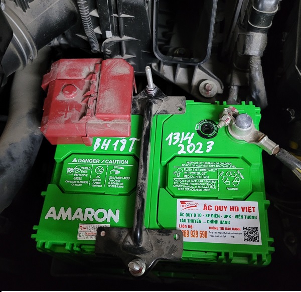 Thay ắc quy cho Mitsubishi Outlander amaron 12V 60ah