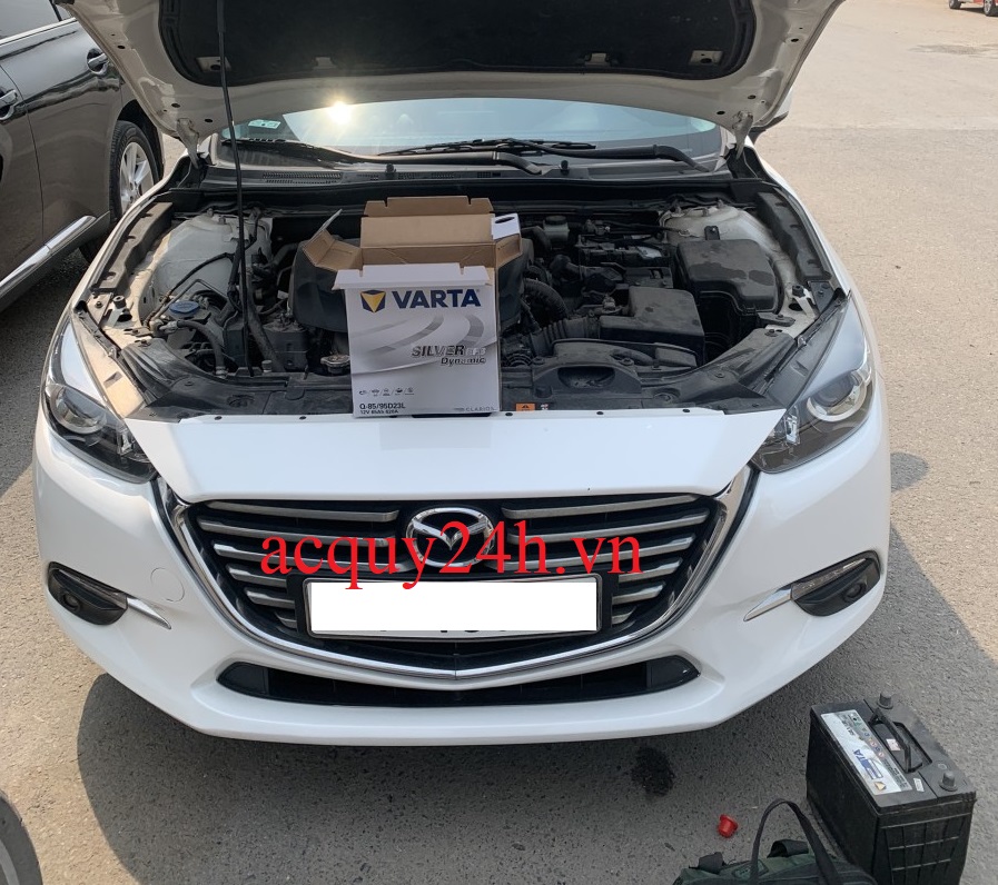 Thay bình ắc quy Varta Q85 cho xe Mazda 3