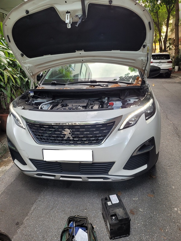 Thay ắc quy Varta AGM LN3 cho Peugeot 3008