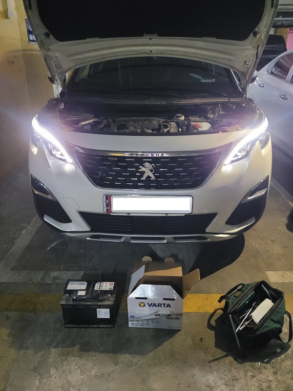 Thay ắc quy Varta AGM LN3 12V 70Ah cho Peugeot 3008