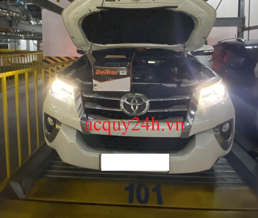 Bình ắc quy Delkor thay cho Toyota Fortuner