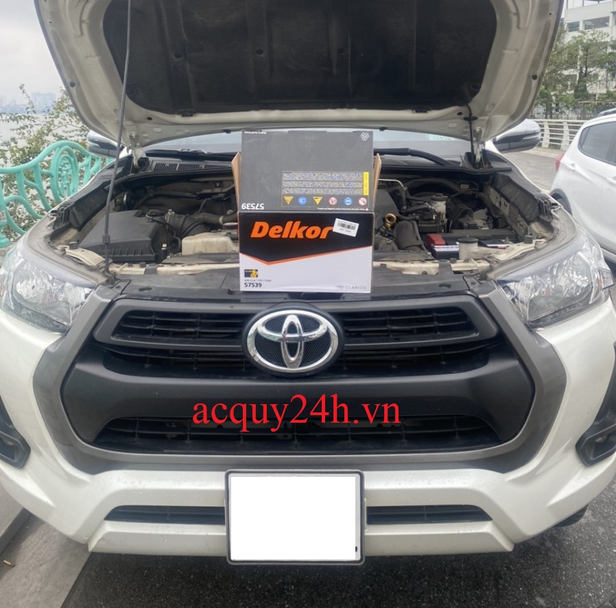 Bình ắc quy Delkor thay cho xe Toyota Hilux