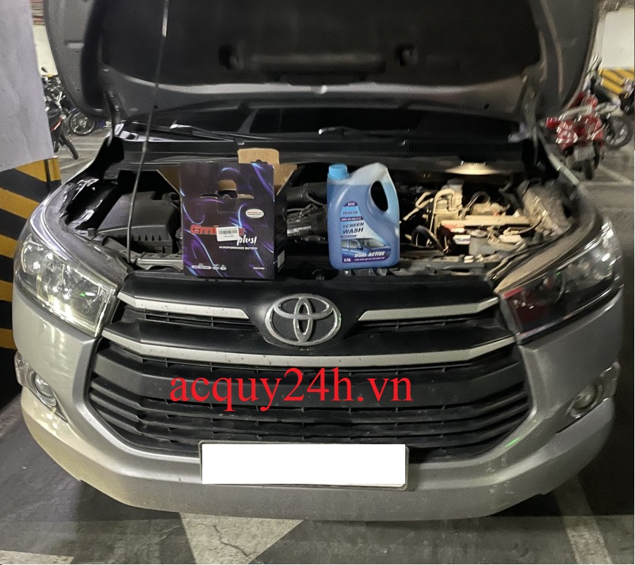 Thay bình ắc quy Toyota Innova chính hãng