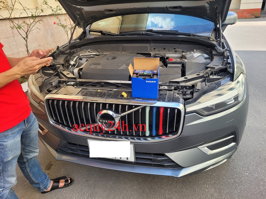 Thay bình ắc quy phụ xe Volvo chính hãng