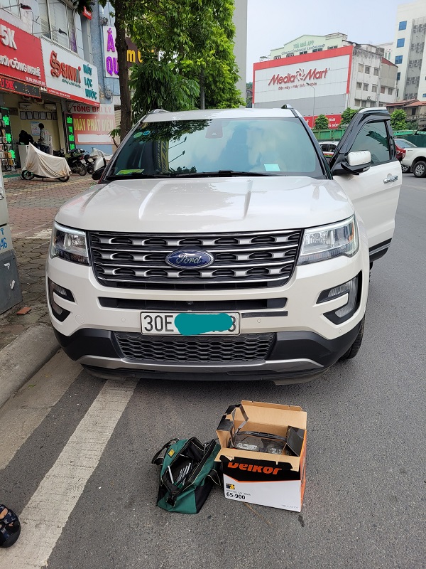 Thay ắc quy cho Ford Explorer