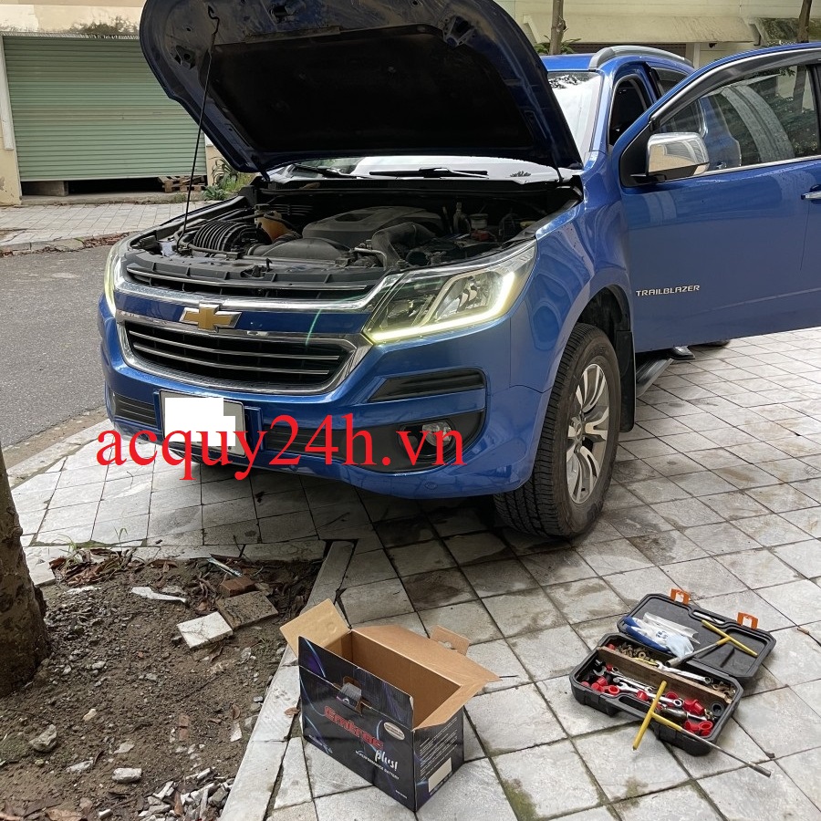 Thay ắc quy Emtrac DIN74 cho xe Chevrolet Trailblazer