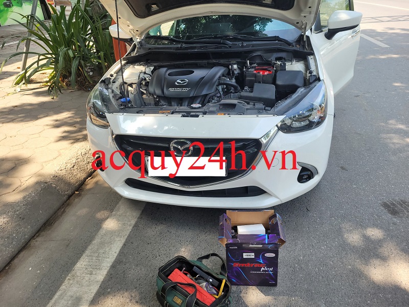 Thay ắc quy Emtrac 90D23L bảo hành 18 tháng cho Mazda 2