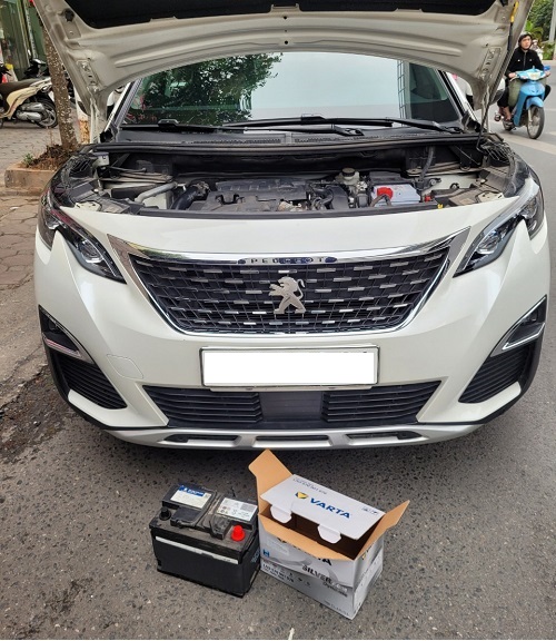 Thay ắc quy Varta AGM LN3 12V 70Ah cho Peugeot 5008