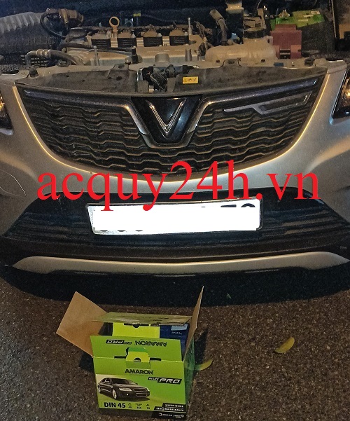 Hình ảnh thay bình ắc quy Amaron din45 bảo hành 15 tháng cho Vinfast Fadil