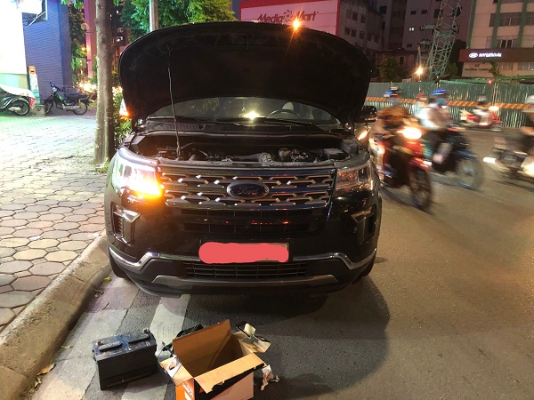 Thay ắc quy Delkor 65-900 cho Ford Explorer