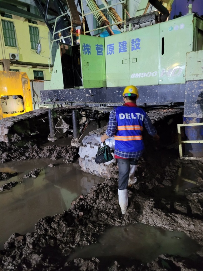 Thay ắc quy cho máy xúc tại Hà Nội